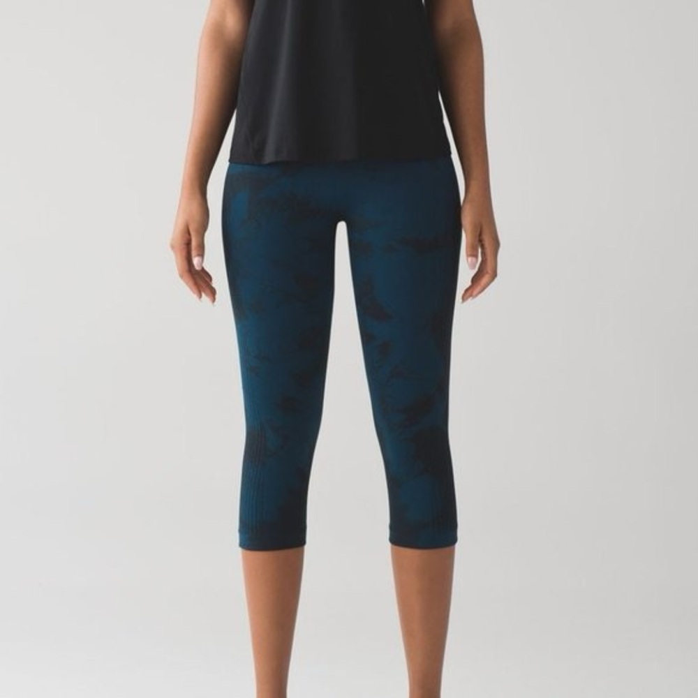 Lululemon Flow & Go Crop 19 inch Leggings Alberta Lake Black Sz 2
